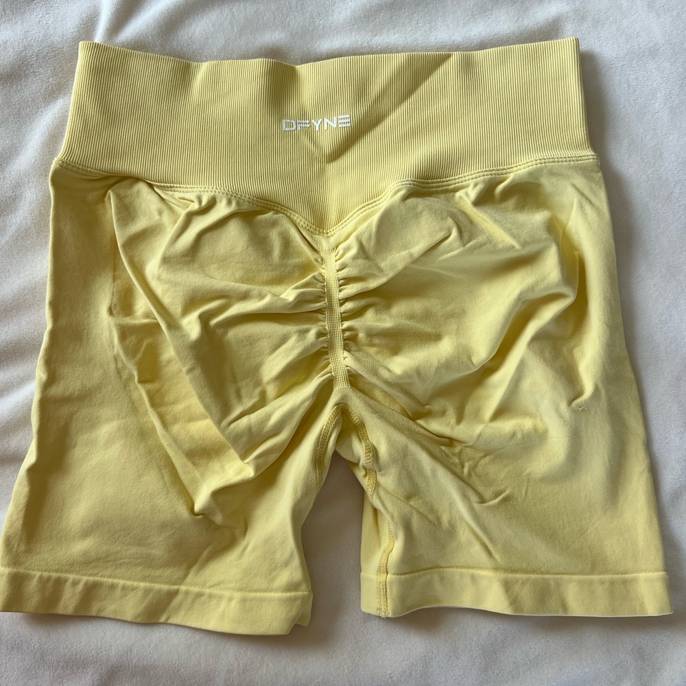 Yellow Scrunch Biker Shorts - DFYNE - Picture 3 of 3